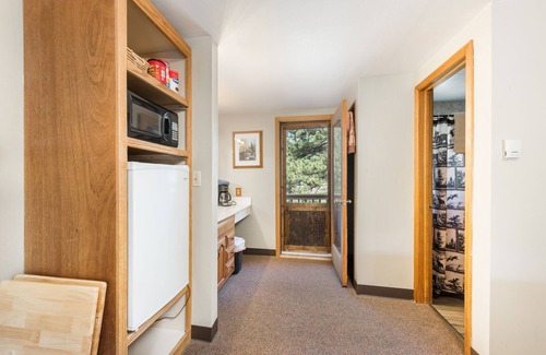 Estes Park Hotel | 4 Seasons Inn on Fall River