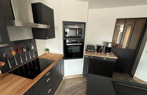 Saint-Parize-le-Chatel House | 4-star business residence with large private parking area