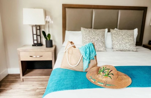 Key Largo Hotel | 4 Tropical Waterfront Stay w/Private Beach, Pool, Workstation & Kayak