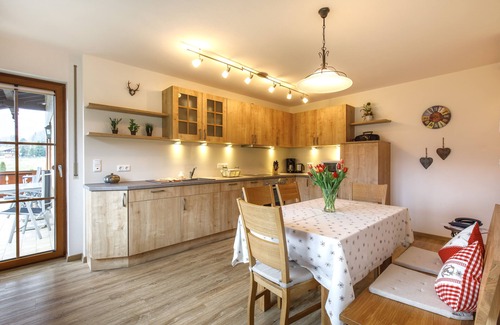Ruhpolding Apartment | 4. vacation apartment Sonntagshorn, 90sqm, balcony, kitchen, 3 bedrooms, 1 living room