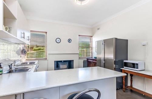 Port Fairy House | 40 Campbell - comfortable and spacious with a large enclosed backyard, ideal for children and pets
