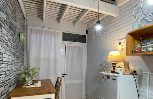 Banfield Apartment | 40 min from the Airport / modern apt in Banfield!