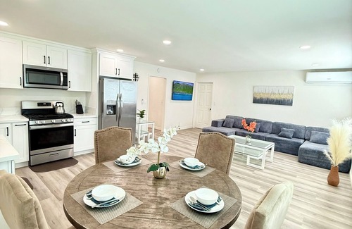 Upland Apartment | 40% OFF Upland 2 Master Beds W/Yard - Close To Airport, Hospitals & Colleges