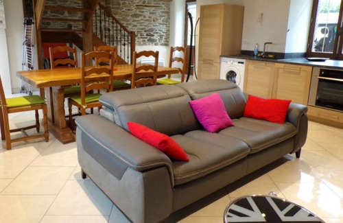 Mur-de-Bretagne House | 400 m from Lake Guerledan Brittany gite 6 people