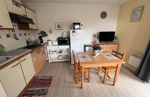 Eugenie-les-Bains Apartment | 400 meters from the thermal baths, lovely, quiet studio with balcony not overlooked.