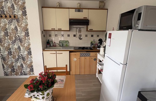 Eugenie-les-Bains Apartment | 400 meters from the thermal baths, lovely, quiet studio with balcony not overlooked.