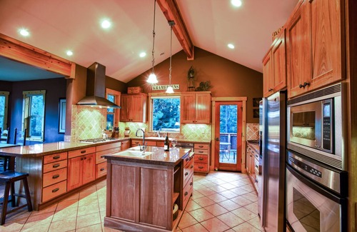 Truckee Cabin | 4000 sqft Luxury Home sleeps 10
