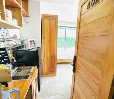 Ninh Kieu Apartment | 402MSNK Luxe Studio l Nice View l Balcony l Kitchen