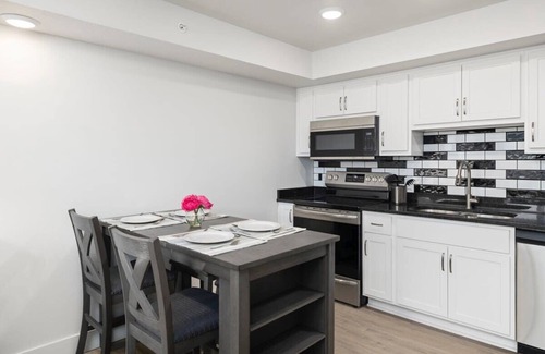 Downtown Branson Condo | 408 - Cozy, quiet walk to convention and landing