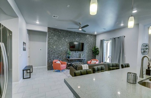 Las Cruces House | 4086/Lyle Modern · Brand New Luxury Home in Golf Course Community