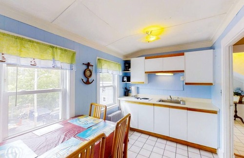 Old Orchard Beach Apartment | 40B. Cozy 2 bedroom unit with views of the ocean!