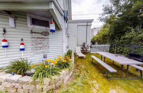Old Orchard Beach Apartment | 40B. Cozy 2 bedroom unit with views of the ocean!