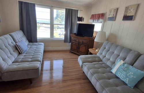 Old Orchard Beach Apartment | 40B. Cozy 2 bedroom unit with views of the ocean!
