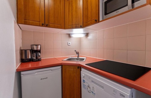 Les Orres Apartment | 40m from ski slopes, 1st floor, swimming pool, sauna, balcony, tv, ski locker, 34m², Les Orres