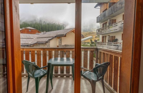 Les Orres Apartment | 40m from ski slopes, 1st floor, swimming pool, sauna, balcony, tv, ski locker, 34m², Les Orres