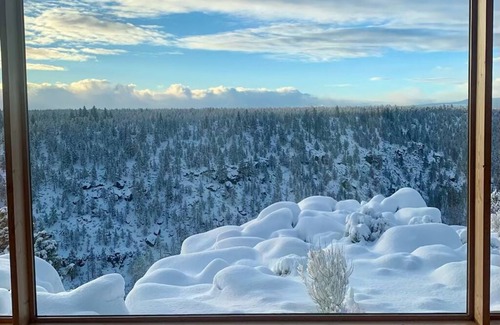 Sisters House | 41 Acre Home Atop Whychus Canyon Preserve