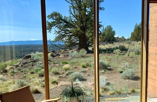 Sisters House | 41 Acre Home Atop Whychus Canyon Preserve