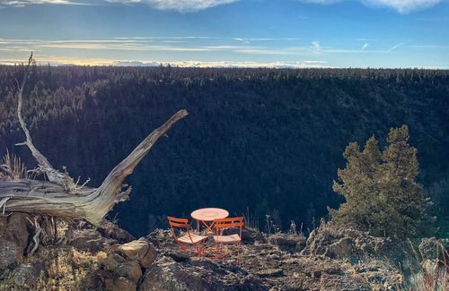 Sisters House | 41 Acre Home Atop Whychus Canyon Preserve