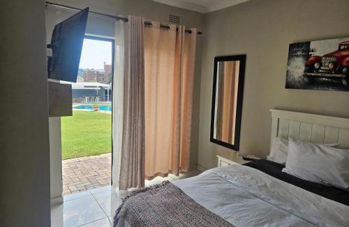 Kew House | 41 Fourth Road Guest House