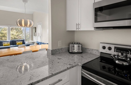 Warren Condo | 41 Summit Condo Near Mountain Shuttle by RedAwning