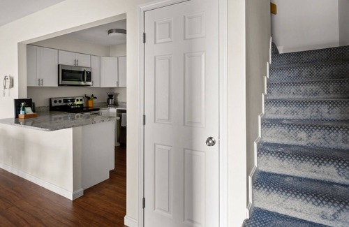Warren Condo | 41 Summit Condo Near Mountain Shuttle by RedAwning