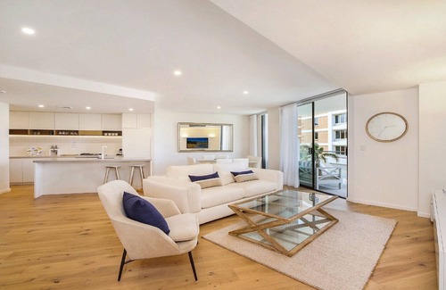 Terrigal House | 410 PINE TREE | Short walk to beach | Accom Holidays