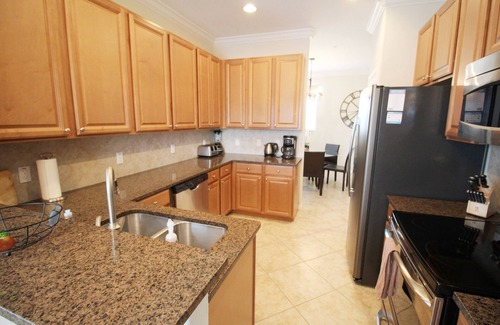 Bradenton House | 412-103 Gorgeous two lakes golf view Coach home