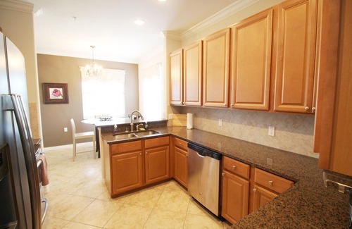 Bradenton House | 412-103 Gorgeous two lakes golf view Coach home