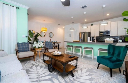 Kissimmee House | 4210-Colorful 4BR Retreat w/Pool Near Disney!