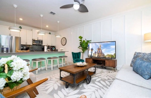 Kissimmee House | 4210-Colorful 4BR Retreat w/Pool Near Disney!