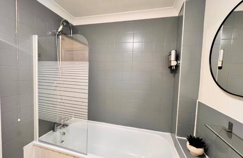 North Woolwich House | 42i London. Exactly like the photos