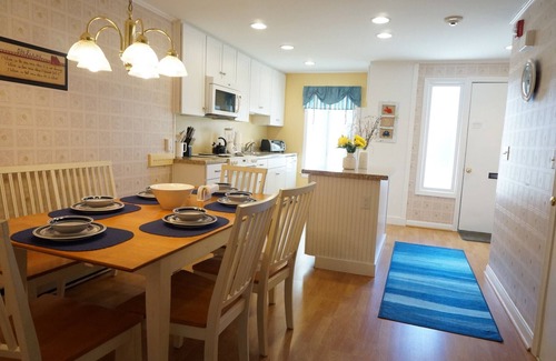 Hyannis House | 43 by the Sea, steps to private beach & heated pool, 1-mile from Main St. shops, AC, & Wi-Fi