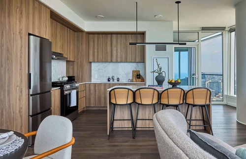 The Loop Apartment | 43 Fl World-Class Escape w/Breathtaking Lake Views