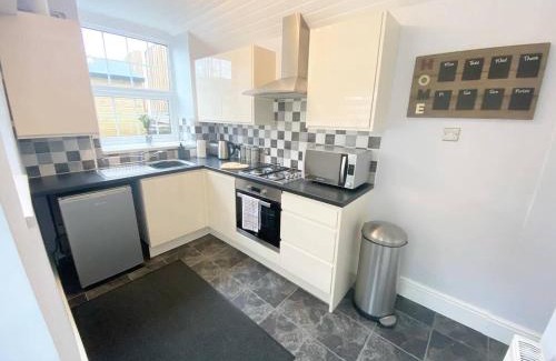 Coedpoeth House | 43 Heol Maelor- A Homely Cottage in Wrexham, North Wales