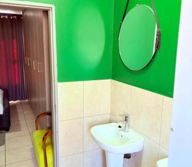 Emalahleni Apartment | 43 Home self Catering with backup power and High speed WiFi