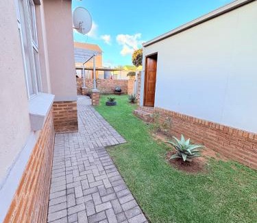 Emalahleni Apartment | 43 Home self Catering with backup power and High speed WiFi