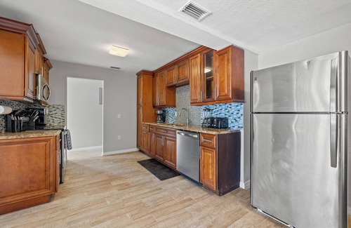 Tampa House | 4306 A - Charming 2-bedroom house in Tampa with AC
