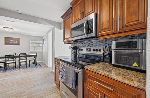 Tampa House | 4306 A - Charming 2-bedroom house in Tampa with AC