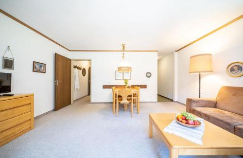 Vulpera Apartment | 4402 Geraeumige, zweckmaessig eingerichtete Maisonette-Wohnung mit mit Blick auf die Villa Engiadina