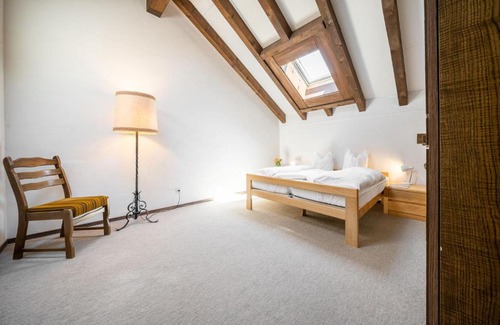 Vulpera Apartment | 4402 Geraeumige, zweckmaessig eingerichtete Maisonette-Wohnung mit mit Blick auf die Villa Engiadina