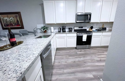 Anna House | 443) Massive 4 bedroom with community pool!