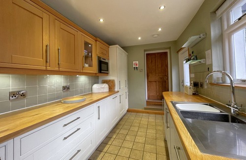Keswick House | 45 Eskin Street - sleeps 6 guests in 3 bedrooms