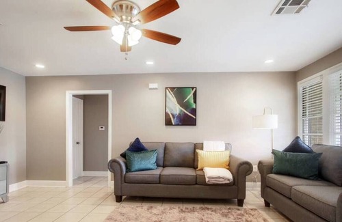 Gentilly House | *45% OFF*Only 5 Miles from Bourbon/4BR/Sleeps 12