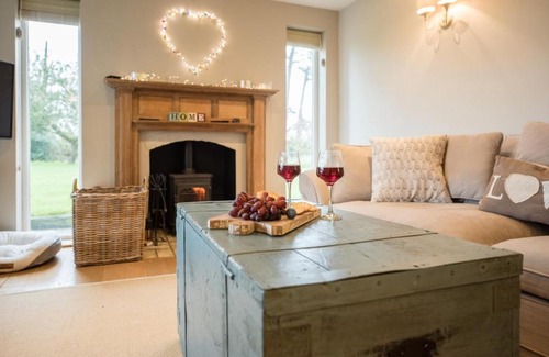Woodbridge House | 46 Ivy Cottage, Easton