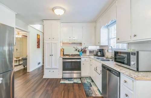 Marietta Apartment | 472) Massive 5 bedroom!