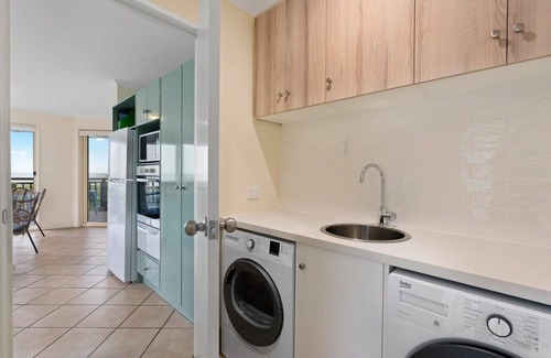 Encounter Bay House | 48 Rumbelow St - Sea Views, Near Beach