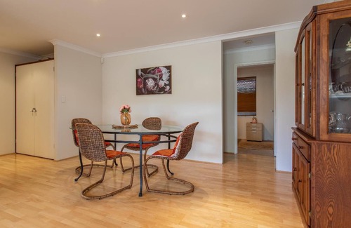 Riverton House | 480 Family Home in Riverton with Parking & WIFI