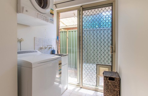 Riverton House | 480 Family Home in Riverton with Parking & WIFI
