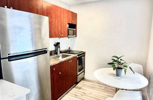 Deerfield Beach Apartment | 482ft to Beach | One Bedroom #106 | sleeps up to 4