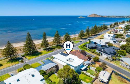 Victor Harbor House | 4A Franklin Pde Encounter Bay - BYO Linen
